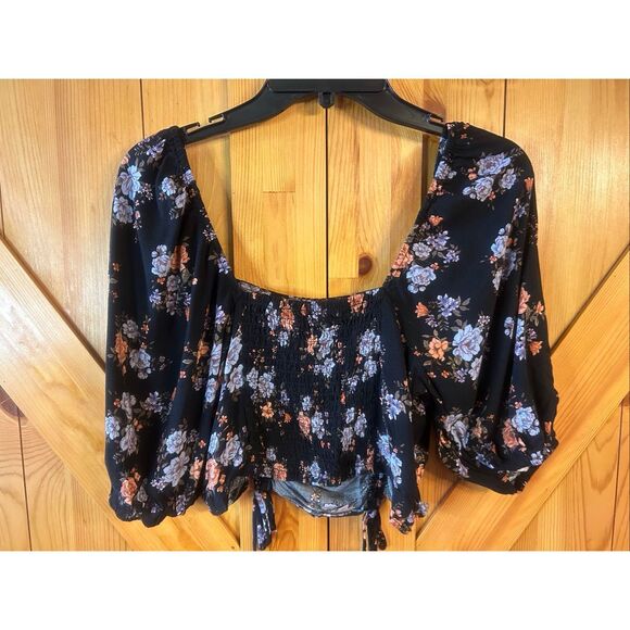 Live To Be Spoiled Peasant Crop Top Blouse Smocked Back Size Medium (5638) - Picture 3 of 5